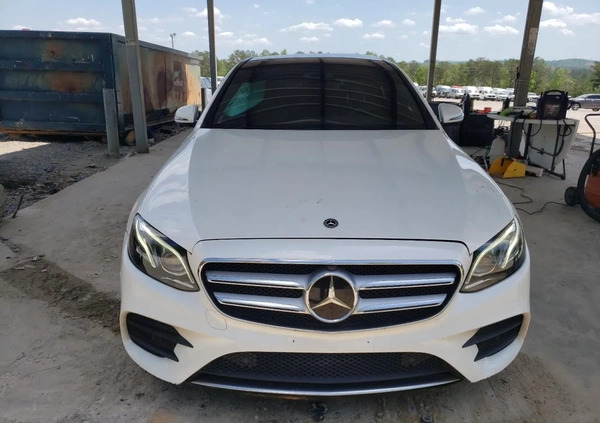 Mercedes-Benz Klasa E cena 74900 przebieg: 88897, rok produkcji 2017 z Raszków małe 67